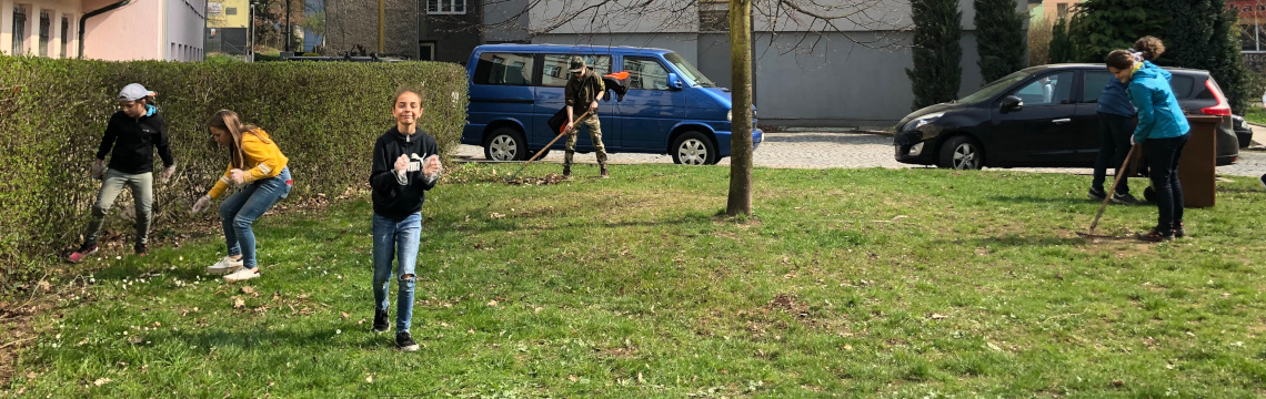 Den Země - úklid kolem školy