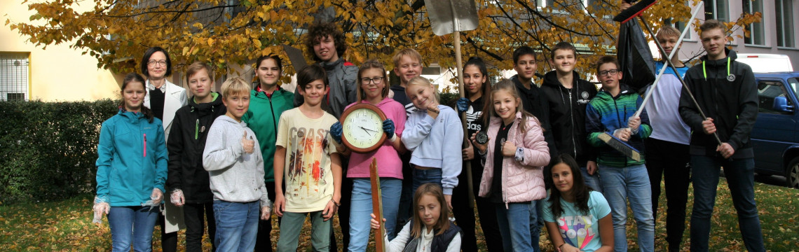  Úklid okolí školy